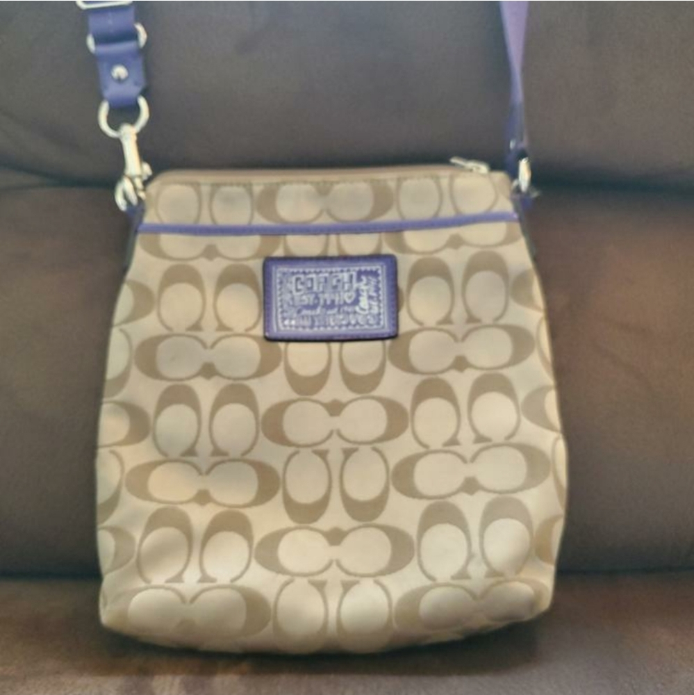 Coach crossbody - Picture 2 of 3